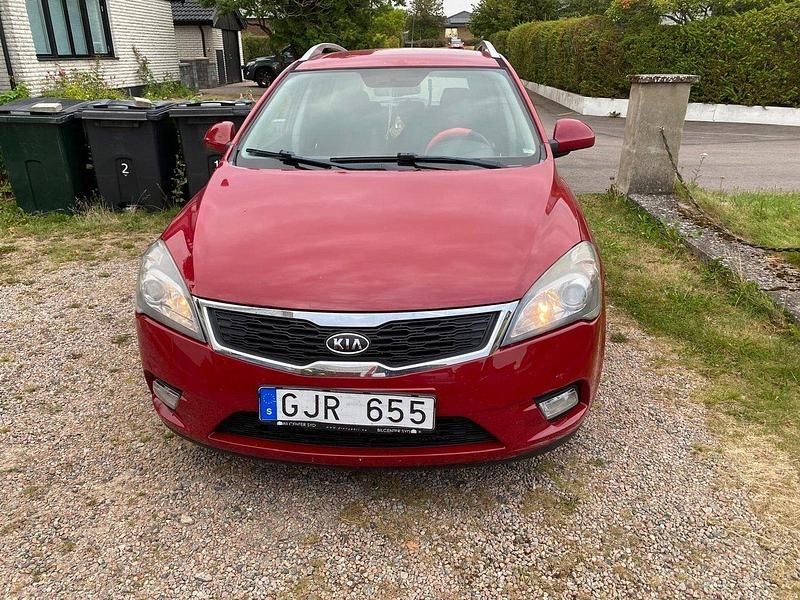 Röd Begagnad 2008 Kia Ceed Sportswagon 4 Kombi | 45 500 kr (Bra pris) - Bild 1/4