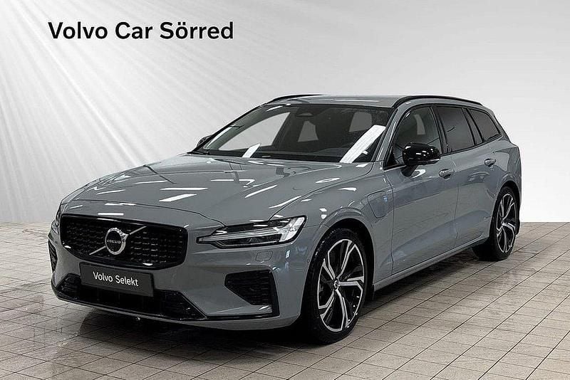 Grå Begagnad 2024 Volvo V60 Plus Kombi | 484 900 kr (Marknadspris) - Bild 1/3