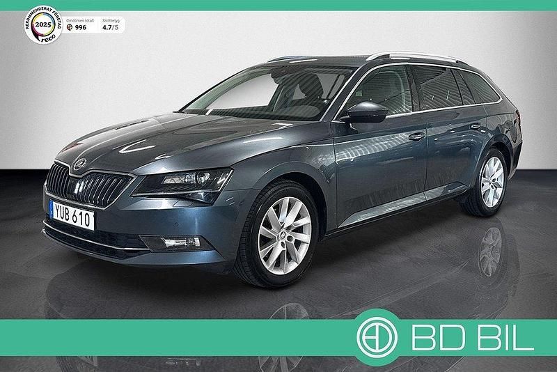 Mörkgrå (gråmetallic) Begagnad 2017 Skoda Superb Style Kombi | 214 900 kr (Marknadspris) - Bild 1/3