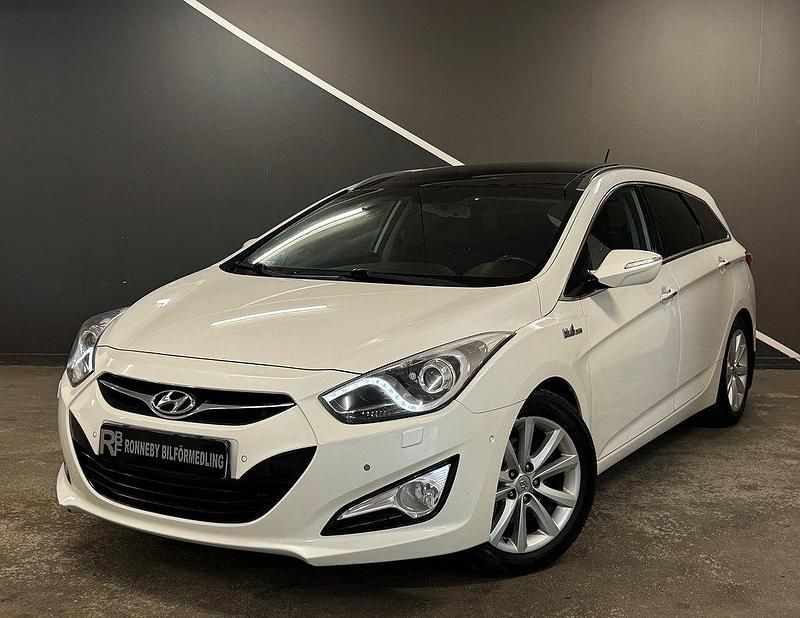 Vit Begagnad 2012 Hyundai i40 Kombi | 59 900 kr (Marknadspris) - Bild 1/4