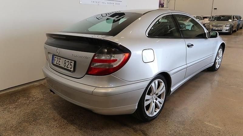 Begagnad Mercedes 180 143 HK (105 kW) 2007 Silver Sedan