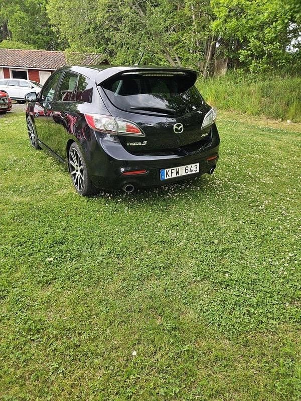 Svart Begagnad 2009 Mazda 3 Halvkombi | 73 000 kr (Lite dyr) - Bild 1/4