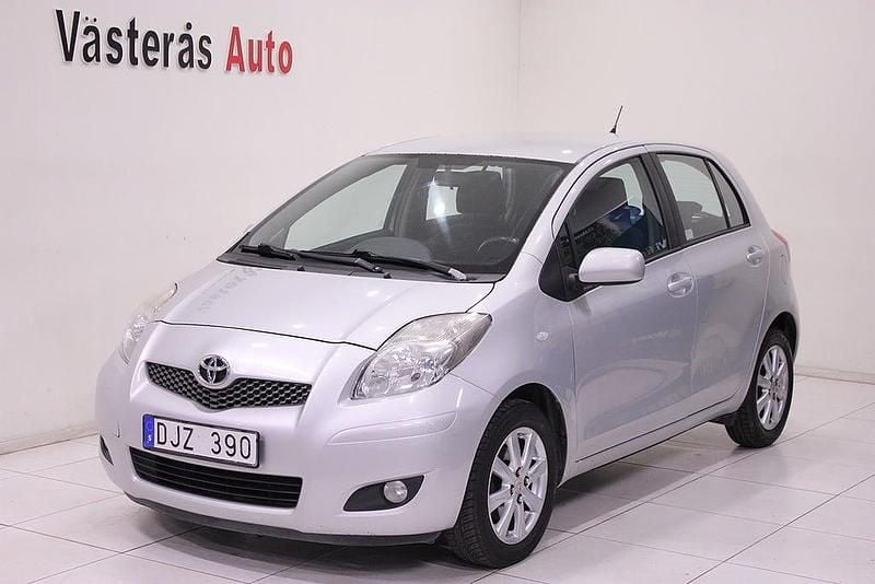 Silver Begagnad 2009 Toyota Yaris Halvkombi | 34 900 kr (Marknadspris) - Bild 1/4