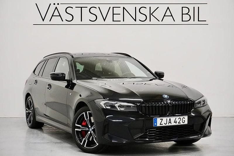 Svart Begagnad 2023 BMW 330e M Sport Kombi | 429 000 kr (Superpris) - Bild 1/4