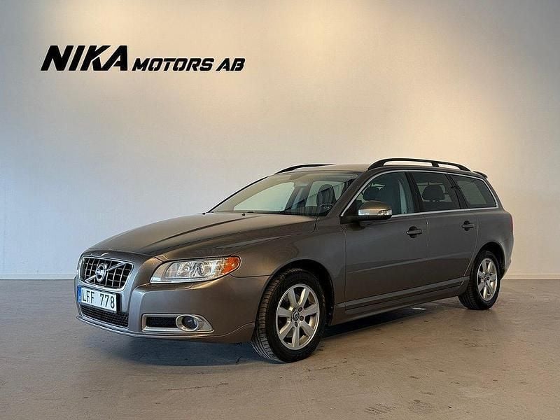 Grå Begagnad 2010 Volvo V70 Momentum Kombi | 89 900 kr (Marknadspris) - Bild 1/4