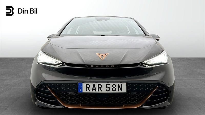 Begagnad Cupra Born e-Boost 169 kW (231 HK) 2023 Mörkgrå Halvkombi