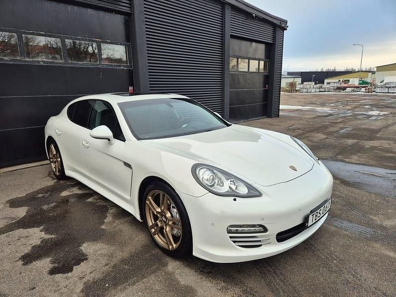 Begagnad Porsche Panamera 4S 400 HK (294 kW) 2011 Vit Sedan