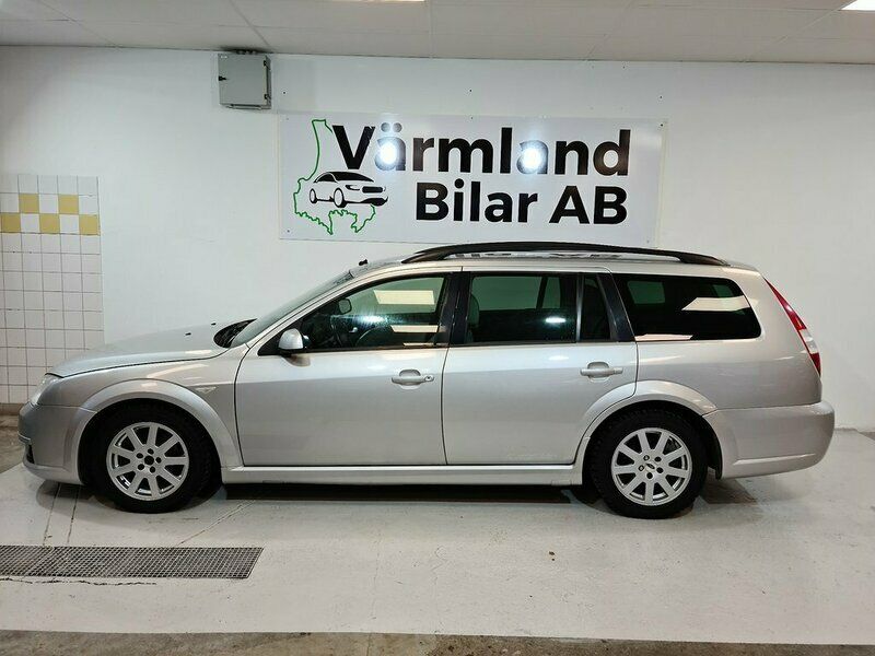 Begagnad Ford Mondeo ST 226 HK (166 kW) 2004 Silver Kombi