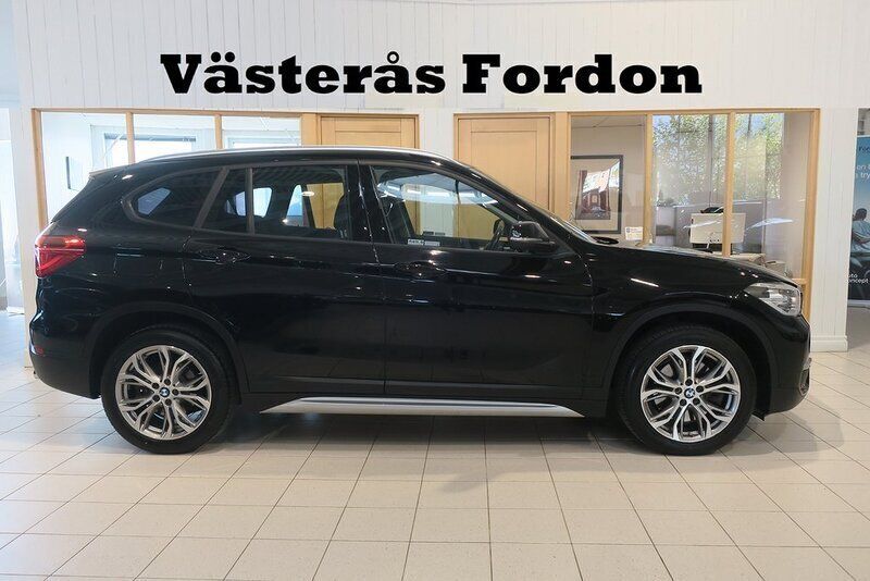 Svart Begagnad 2016 BMW X1 xLine SUV | 189 900 kr (Bra pris) - Bild 1/4