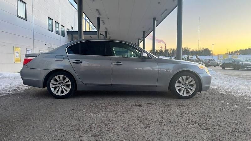 Begagnad BMW 523 177 HK (130 kW) 2006 Grå Sedan