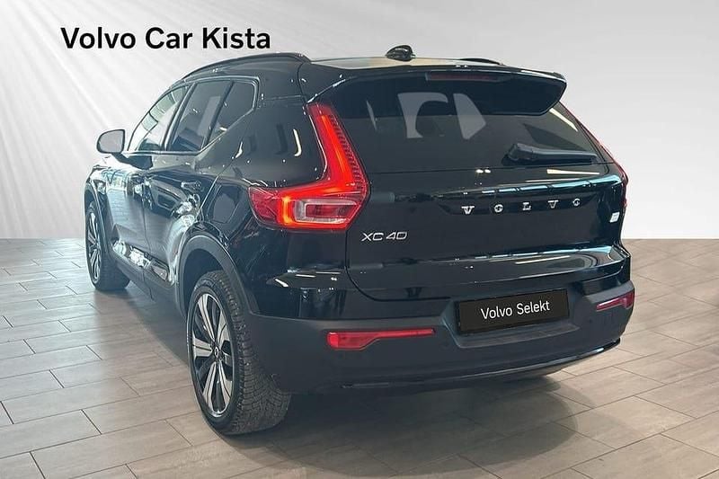 Begagnad Volvo XC40 Plus 175 kW (238 HK) 2022 Svart SUV