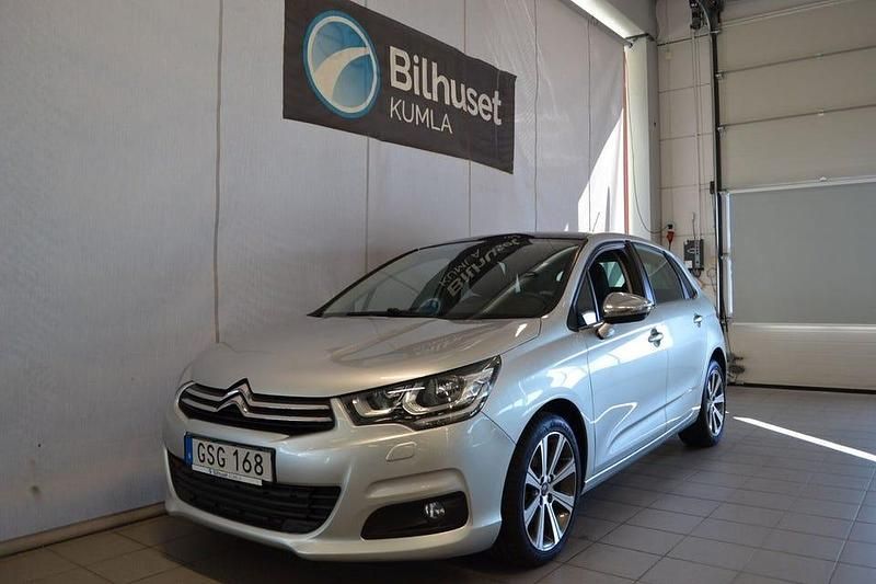 Silver Begagnad 2015 Citroën C4 Halvkombi | 89 000 kr (Marknadspris) - Bild 1/4