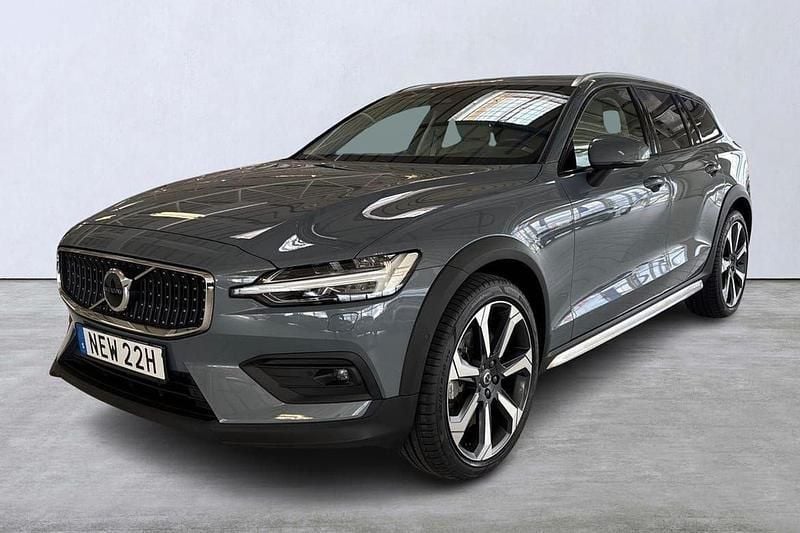 Grå Begagnad 2023 Volvo V60 CC Plus Kombi | 429 000 kr (Bra pris) - Bild 1/4