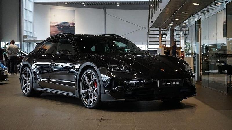 Svart Ny 2024 Porsche Taycan 4S Cross Turismo Sedan | 1 548 600 kr - Bild 1/4