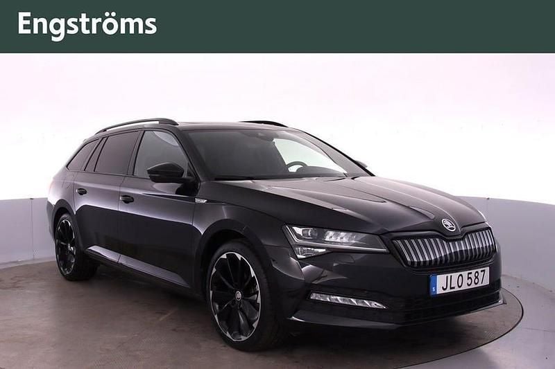 Svart Begagnad 2021 Skoda Superb Kombi | 339 000 kr (Marknadspris) - Bild 1/4