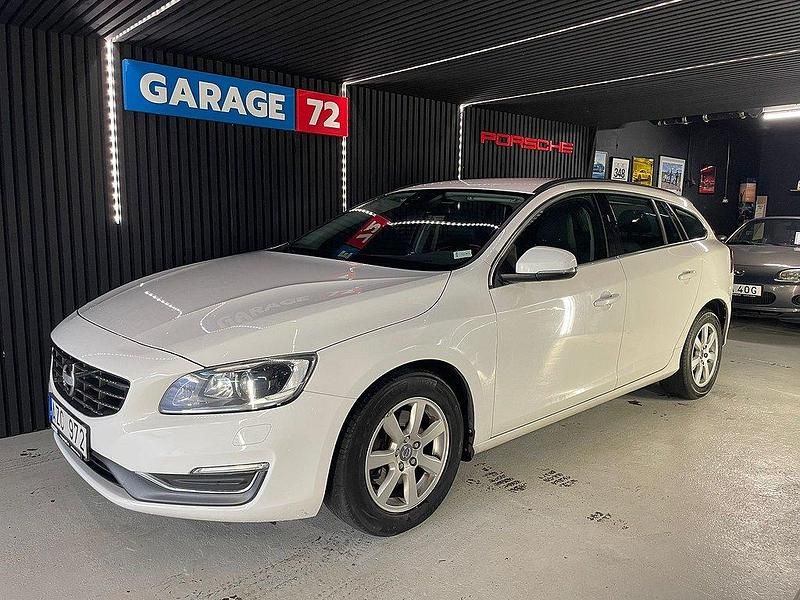 Vit Begagnad 2013 Volvo V60 Momentum Kombi | 89 900 kr (Marknadspris) - Bild 1/4