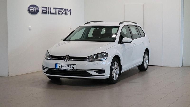 Vit Begagnad 2017 VW Golf VII Kombi | 139 900 kr (Lite dyr) - Bild 1/4