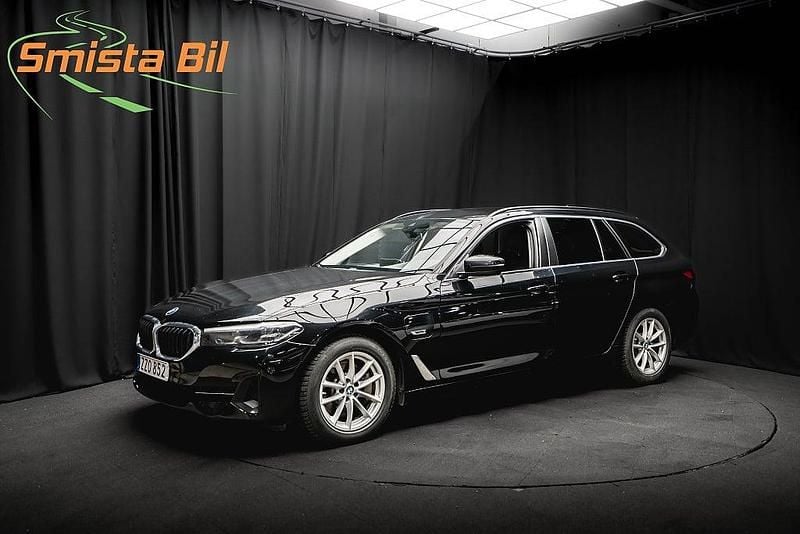 Svart Begagnad 2022 BMW 530e Kombi | 289 900 kr (Superpris) - Bild 1/3