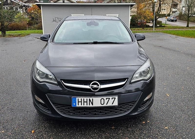 Svart Begagnad 2014 Opel Astra Active Halvkombi | 59 000 kr (Bra pris) - Bild 1/4