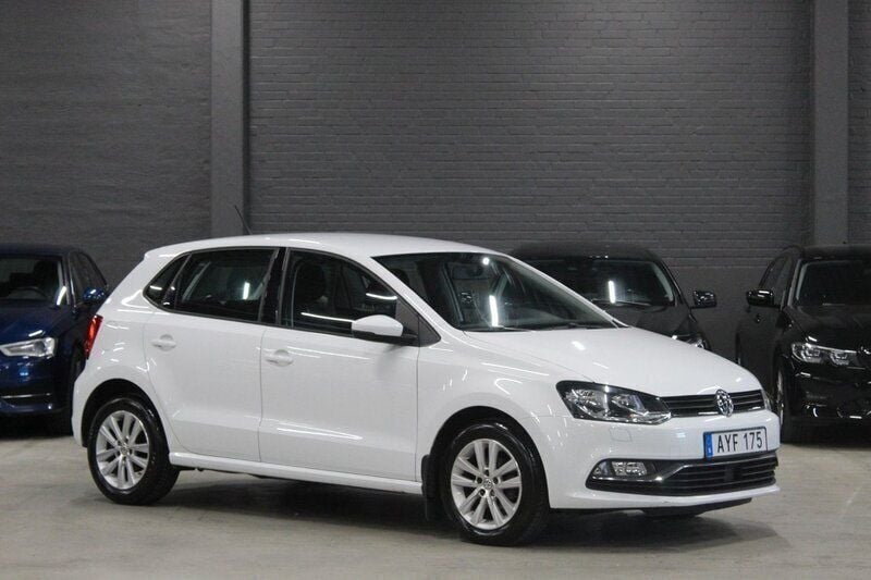 Vit Begagnad 2016 VW Polo Halvkombi | 109 900 kr (Marknadspris) - Bild 1/4