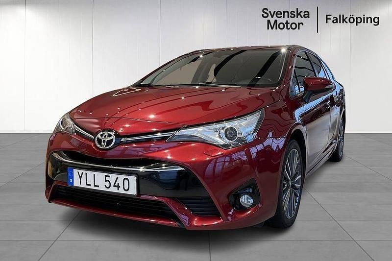 Röd Begagnad 2017 Toyota Avensis Kombi | 179 900 kr (Marknadspris) - Bild 1/4