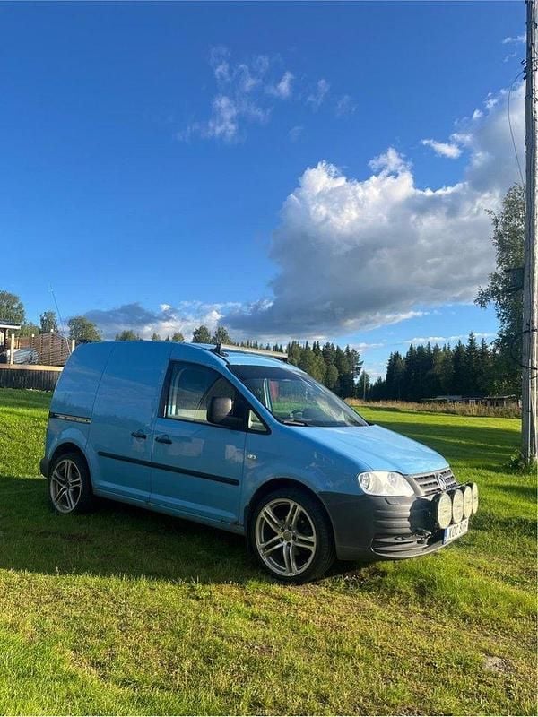 Blå Begagnad 2006 VW Caddy Minibuss | 25 000 kr (Marknadspris) - Bild 1/3