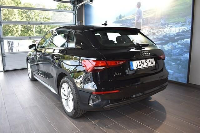 Begagnad Audi A3 Proline 150 HK (110 kW) 2023 Brilliantsvart Sedan