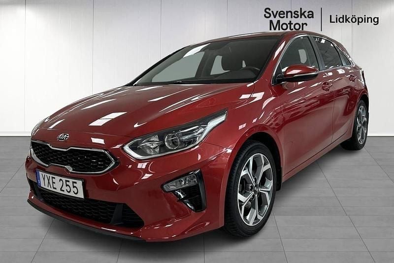 Röd Begagnad 2018 Kia Ceed Advance Halvkombi | 159 200 kr (Marknadspris) - Bild 1/4