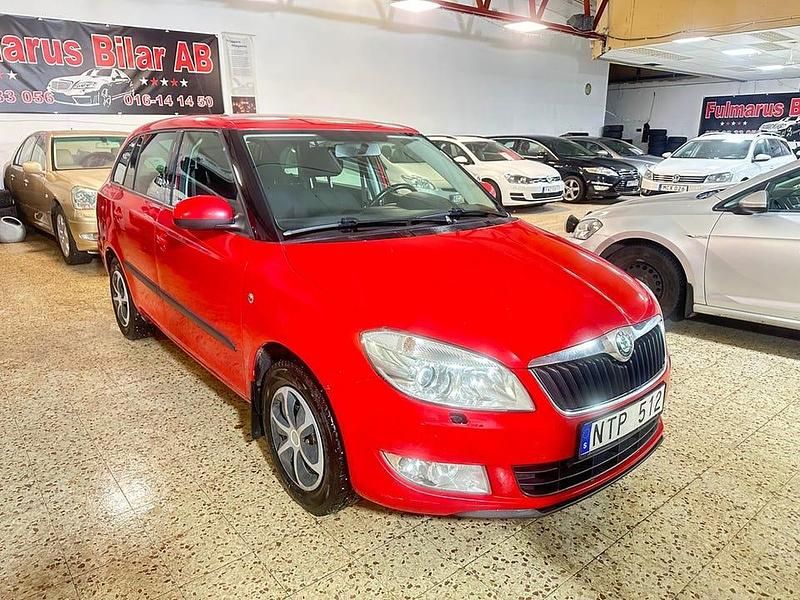Röd Begagnad 2011 Skoda Fabia Elegance Kombi | 29 900 kr (Marknadspris) - Bild 1/4