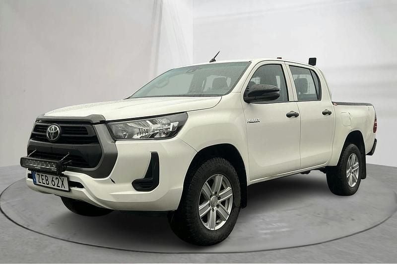Vit Begagnad 2021 Toyota HiLux Pickup | 270 000 kr (Marknadspris) - Bild 1/4