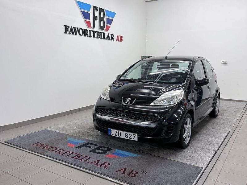 Svart Begagnad 2011 Peugeot 107 Halvkombi | 39 900 kr (Marknadspris) - Bild 1/4