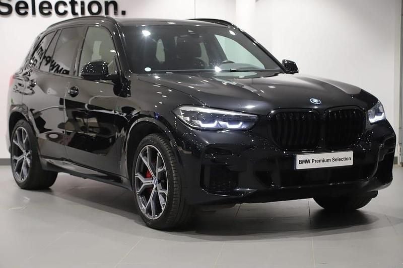 Svart Begagnad 2023 BMW X5 iPerformance SUV | 699 000 kr - Bild 1/2