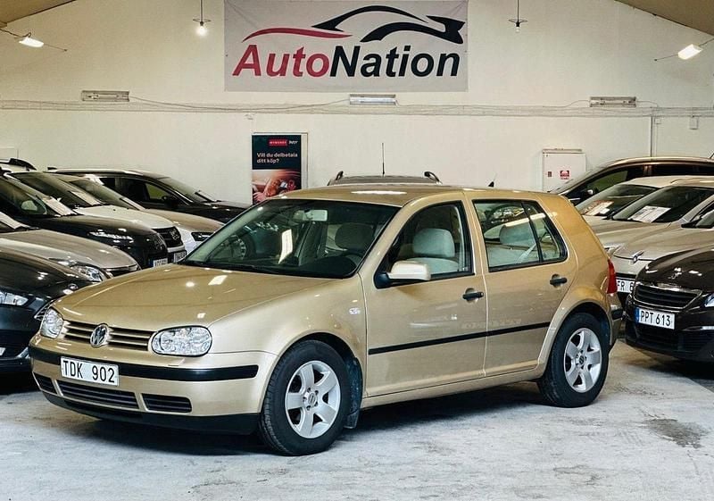 Ljusbrun (brun) Begagnad 2002 VW Golf IV Comfortline Halvkombi | 39 900 kr (Marknadspris) - Bild 1/4