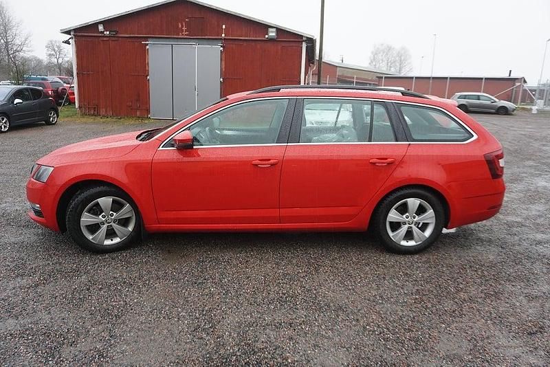 Begagnad Skoda Octavia Ambition 116 HK (85 kW) 2019 Röd Kombi