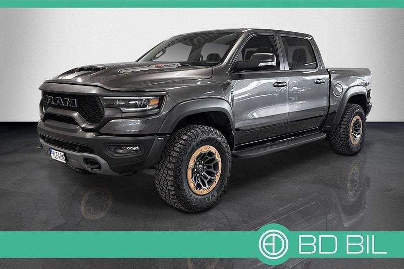 Grå (gråmetallic) Begagnad 2022 Dodge Ram SE Pickup | 1 299 900 kr (Superpris) - Bild 1/3