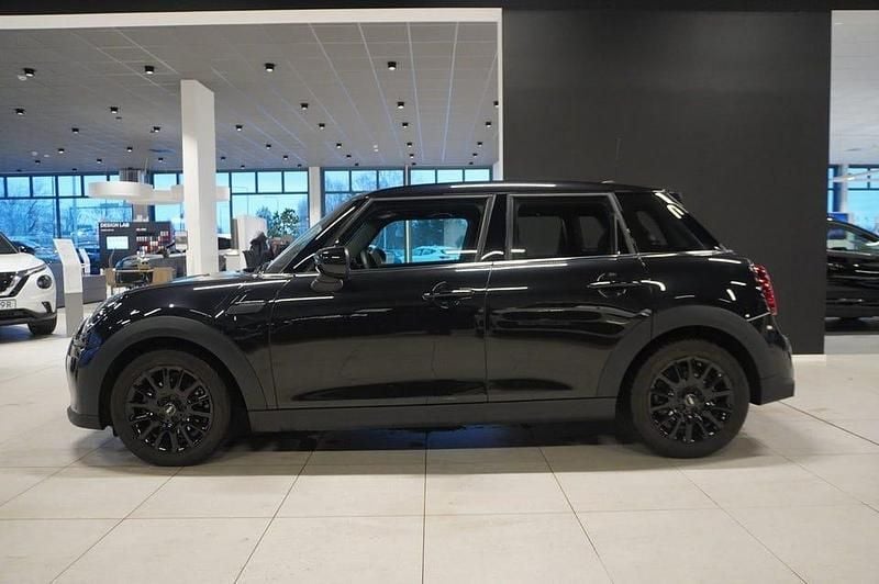 Begagnad Mini Cooper 177 HK (130 kW) 2023 Midnight black ii Halvkombi
