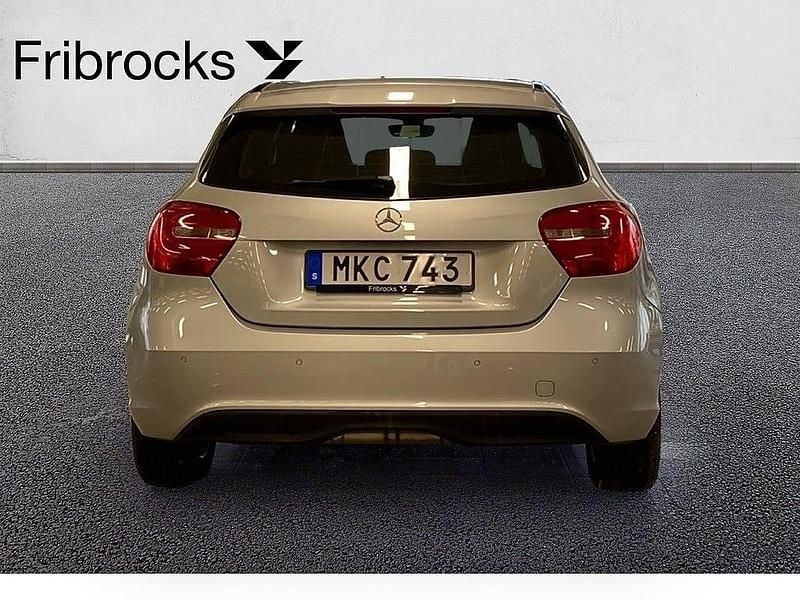 Begagnad Mercedes A180 Style 122 HK (89 kW) 2013 Silver Halvkombi