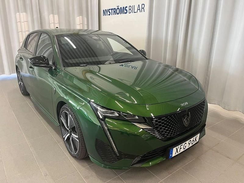 Grön (grönmetallic) Begagnad 2024 Peugeot 308 GTi Halvkombi | 267 900 kr (Dyr) - Bild 1/4