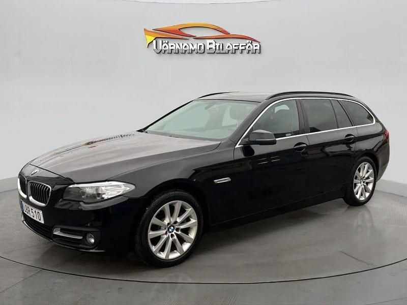 Svart Begagnad 2016 BMW 520 Kombi | 169 800 kr (Marknadspris) - Bild 1/4
