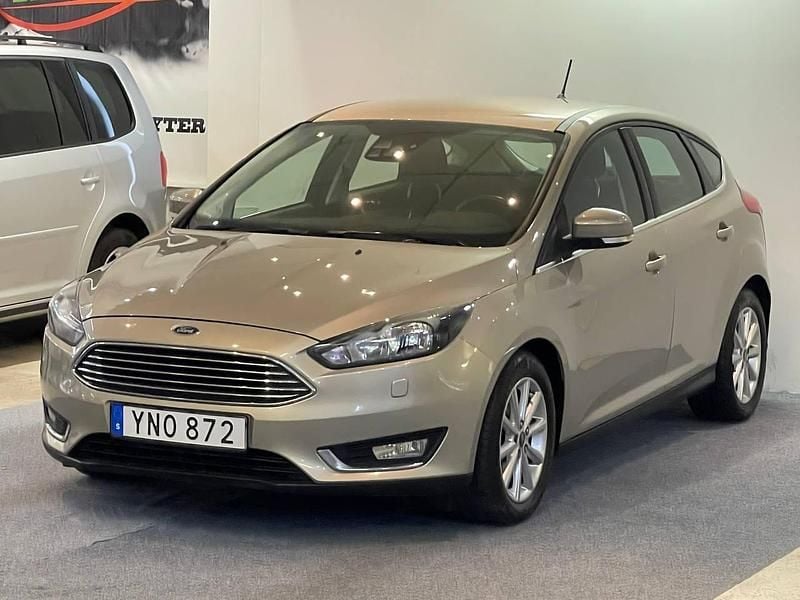Grå Begagnad 2017 Ford Focus Titanium Halvkombi | 119 900 kr (Bra pris) - Bild 1/4