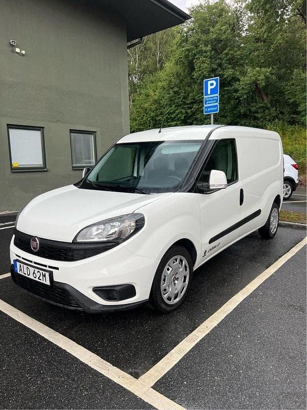 Vit Begagnad 2022 Fiat Doblò Minibuss | 195 000 kr (Lite dyr) - Bild 1/4