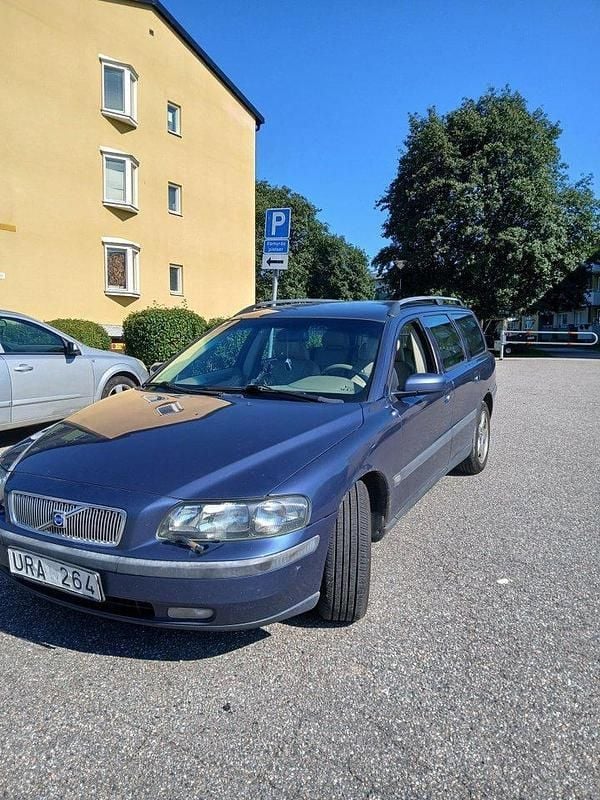 Blå Begagnad 2004 Volvo V70 Business Edition Kombi | 9 500 kr (Superpris) - Bild 1/4