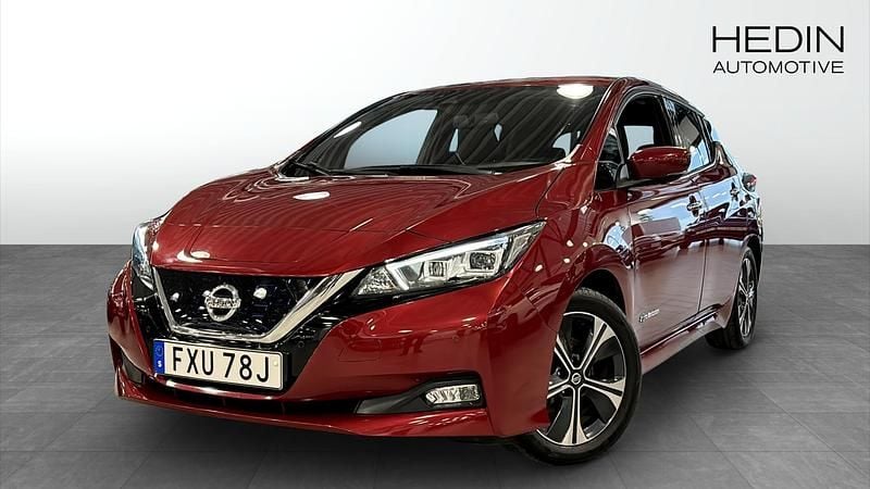 Begagnad Nissan Leaf 110 kW (150 HK) 2020 Röd Halvkombi