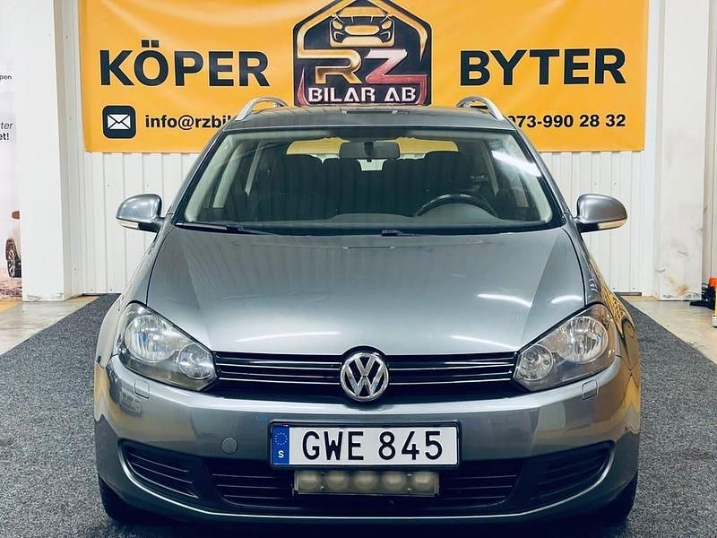 Grå Begagnad 2011 VW Golf VI Halvkombi | 59 900 kr (Marknadspris) - Bild 1/4