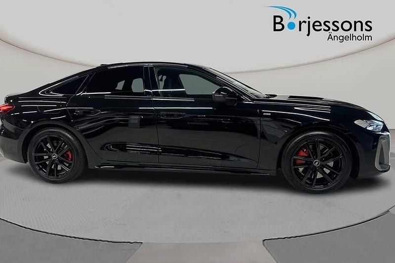 Ny Audi A5 S-Line 371 HK (272 kW) 2025 Svart Sedan