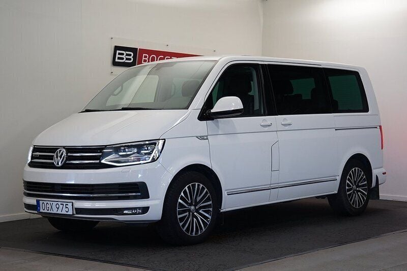 Vit (candy vit) Begagnad 2017 VW Multivan Highline Minibuss | 329 000 kr - Bild 1/4