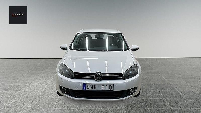 Begagnad VW Golf VI 102 HK (75 kW) 2010 Vit Halvkombi