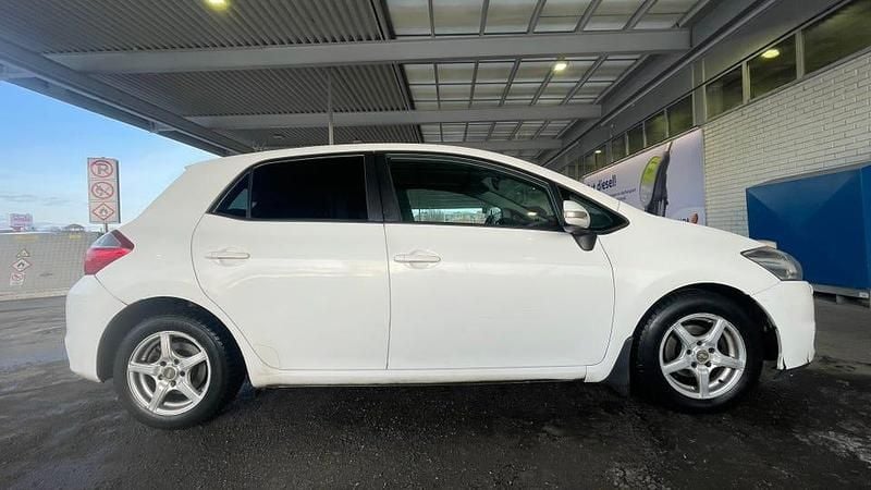 Begagnad Toyota Auris 90 HK (66 kW) 2012
