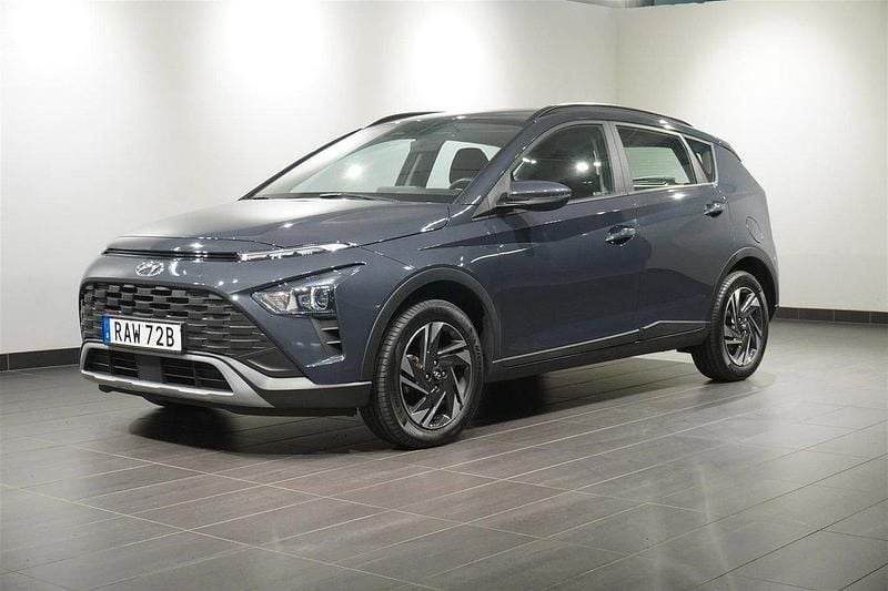 Grå Begagnad 2023 Hyundai Bayon Essential SUV | 179 900 kr (Marknadspris) - Bild 1/2