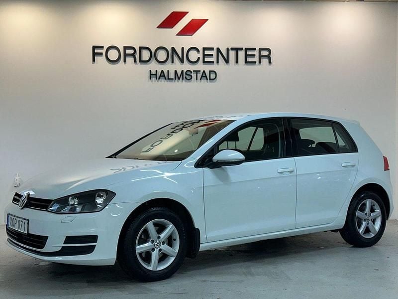 Vit Begagnad 2016 VW Golf VII Halvkombi | 164 000 kr (Marknadspris) - Bild 1/4